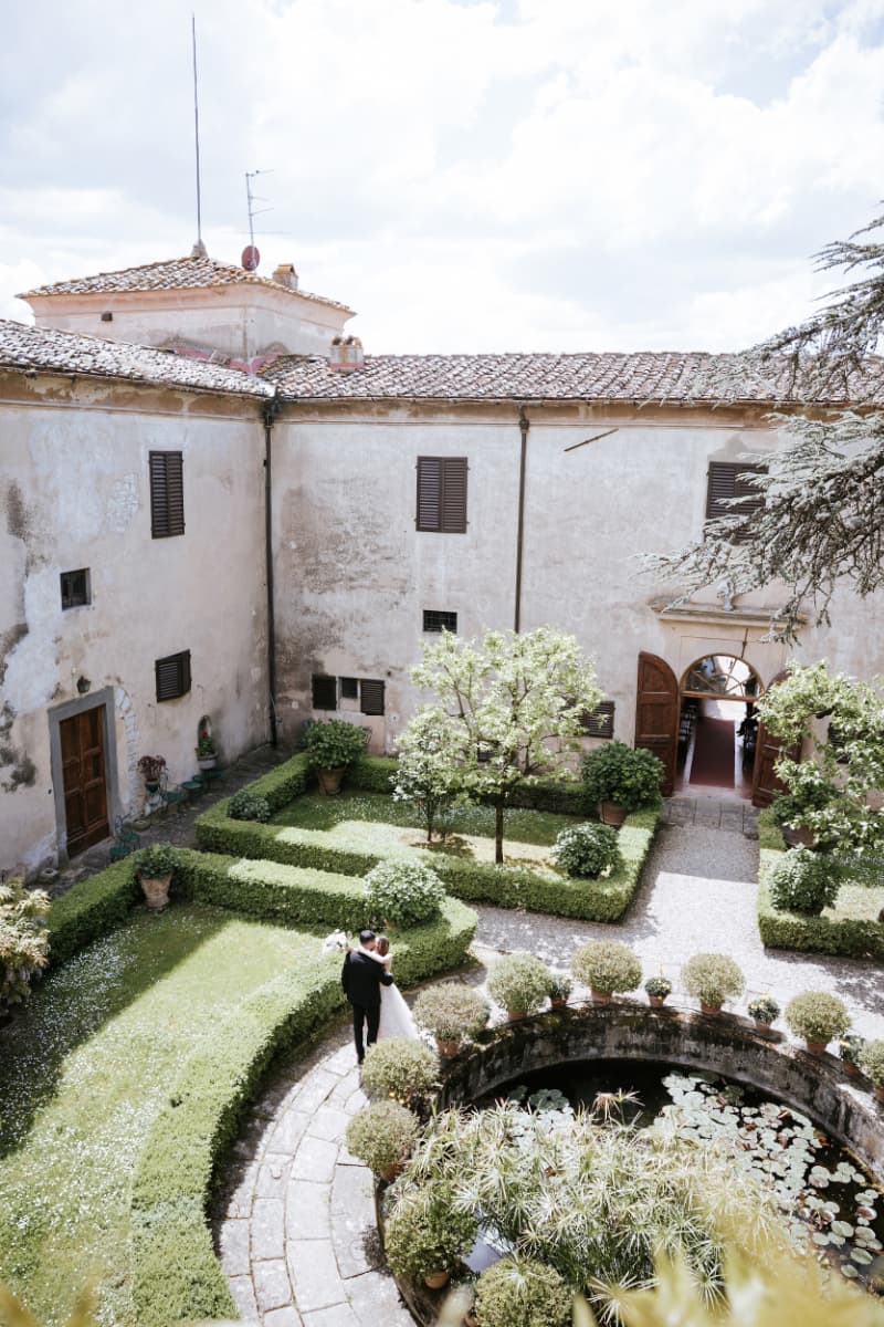 Florence Reverie Florence Reverie: Garden Vows, Cold Martinis, and Golden Light