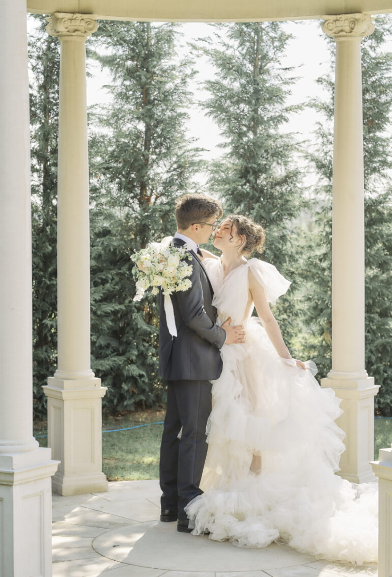 A Hidden Italy: Tuscan-Inspired Romance in the English Countryside