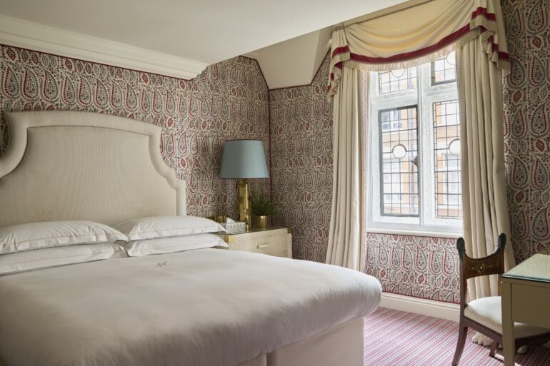 Deluxe King Twin Bedroom