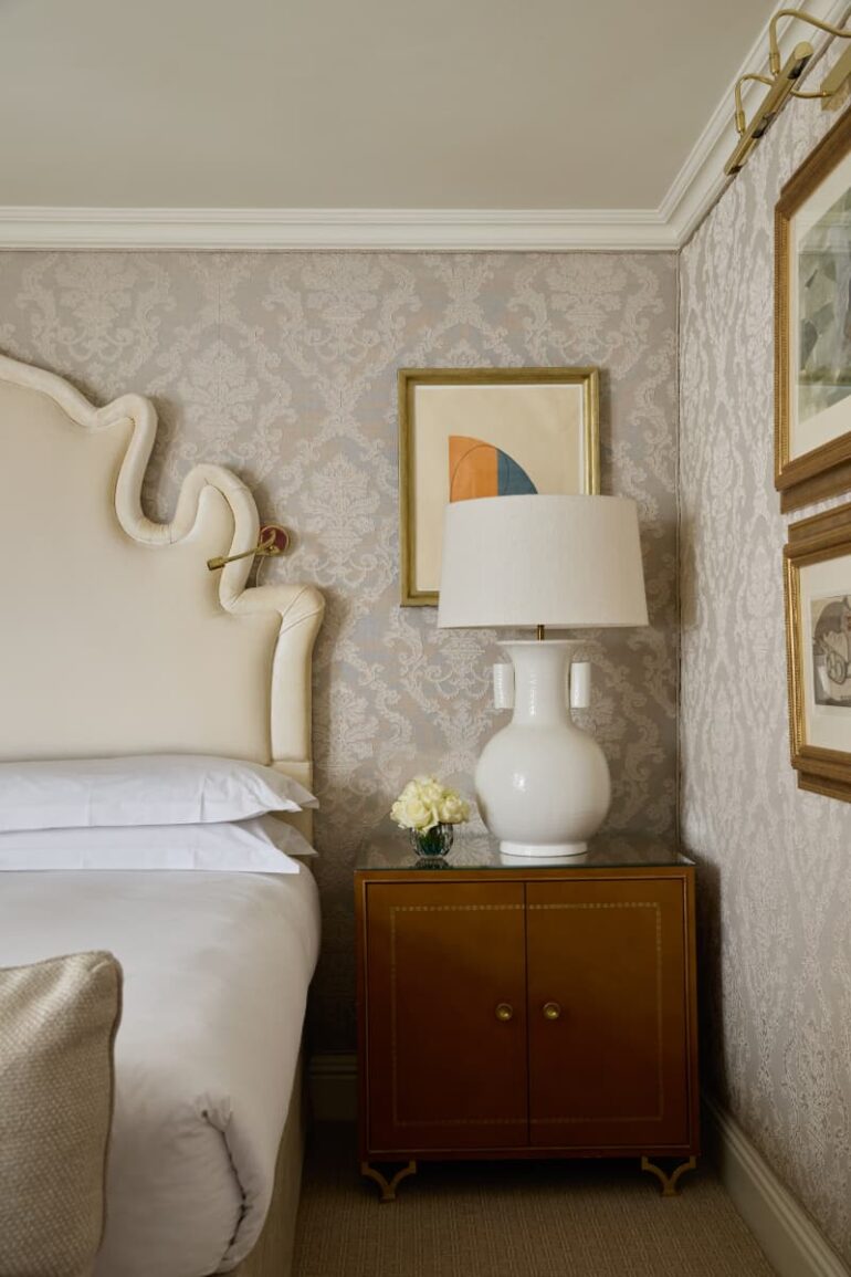 Deluxe King Twin Room Bedroom