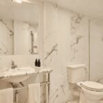 Park Facing Deluxe King Twin Bathroom