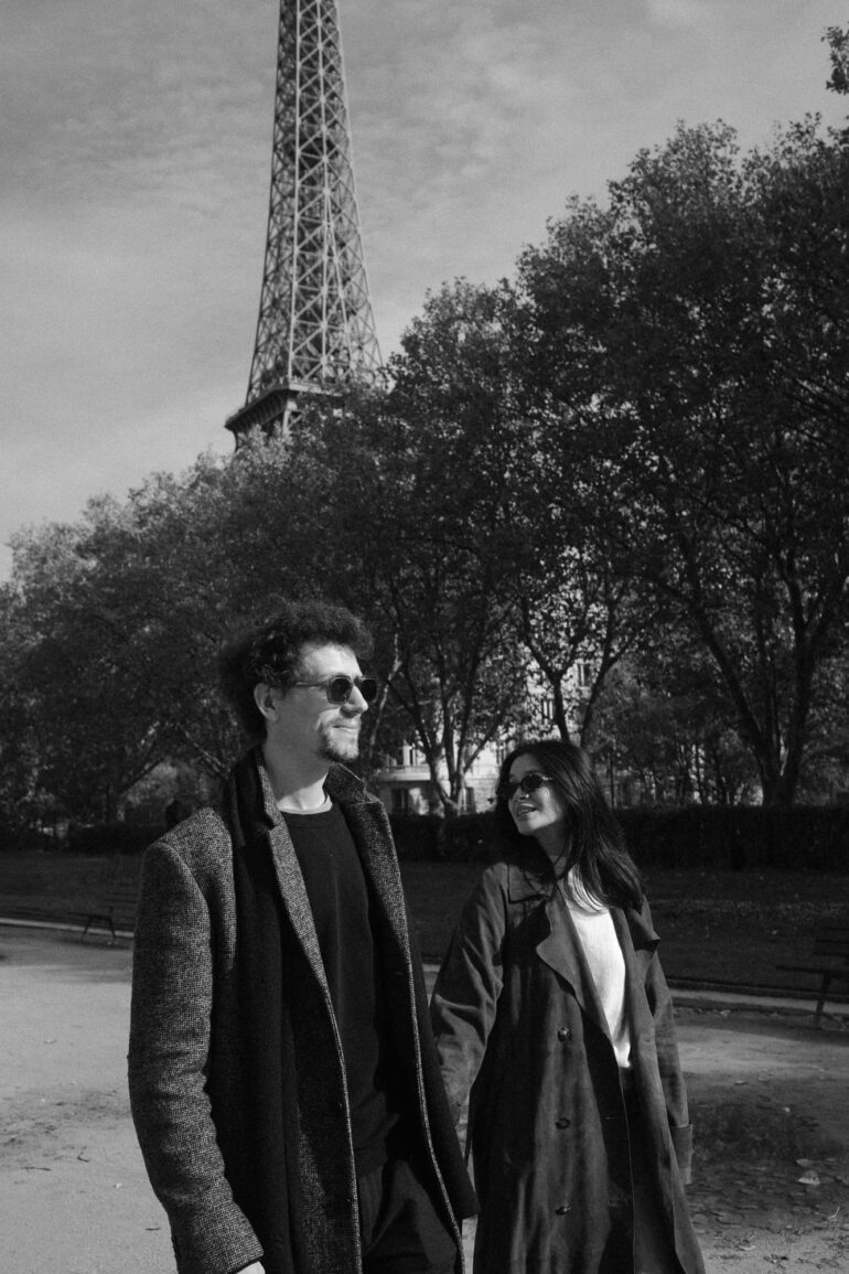 Paris, A Couple in Motion - Giuseppe Suma