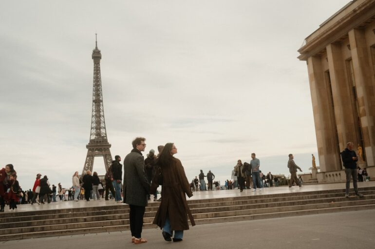 Paris, A Couple in Motion - Giuseppe Suma