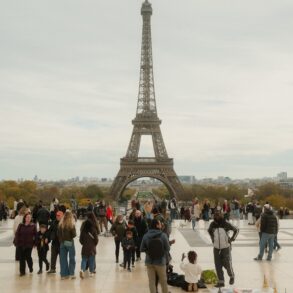 Paris, A Couple in Motion - Giuseppe Suma