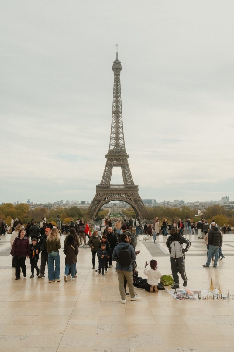 Paris, A Couple in Motion - Giuseppe Suma