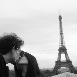 Paris, A Couple in Motion - Giuseppe Suma