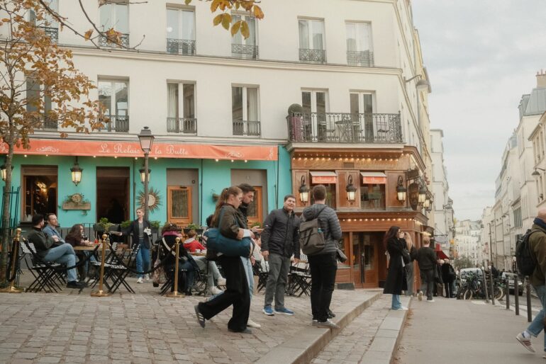 Paris, A Couple in Motion - Giuseppe Suma