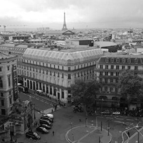 Paris, A Couple in Motion - Giuseppe Suma