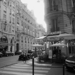 Paris, A Couple in Motion - Giuseppe Suma