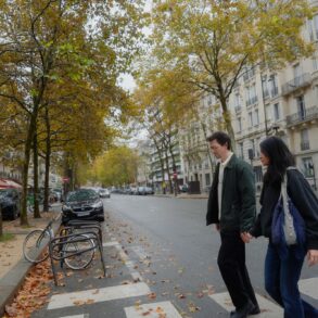Paris, A Couple in Motion - Giuseppe Suma
