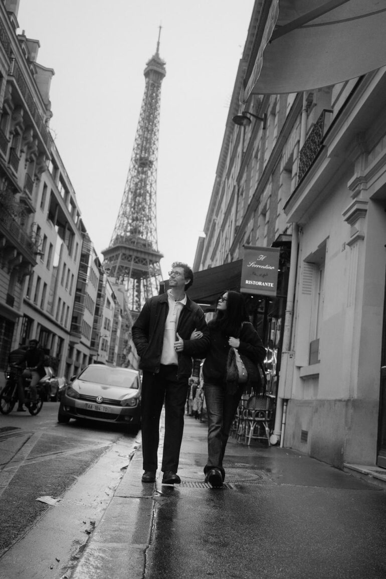 Paris, A Couple in Motion - Giuseppe Suma