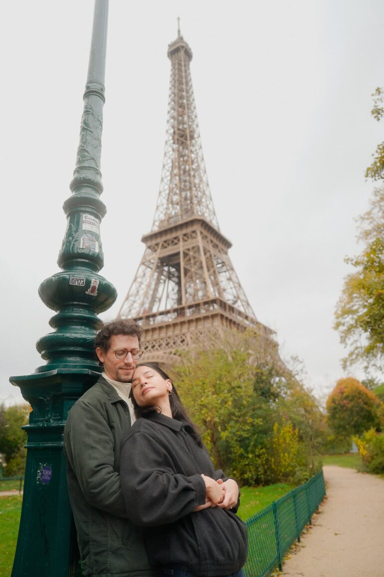 Paris, A Couple in Motion - Giuseppe Suma