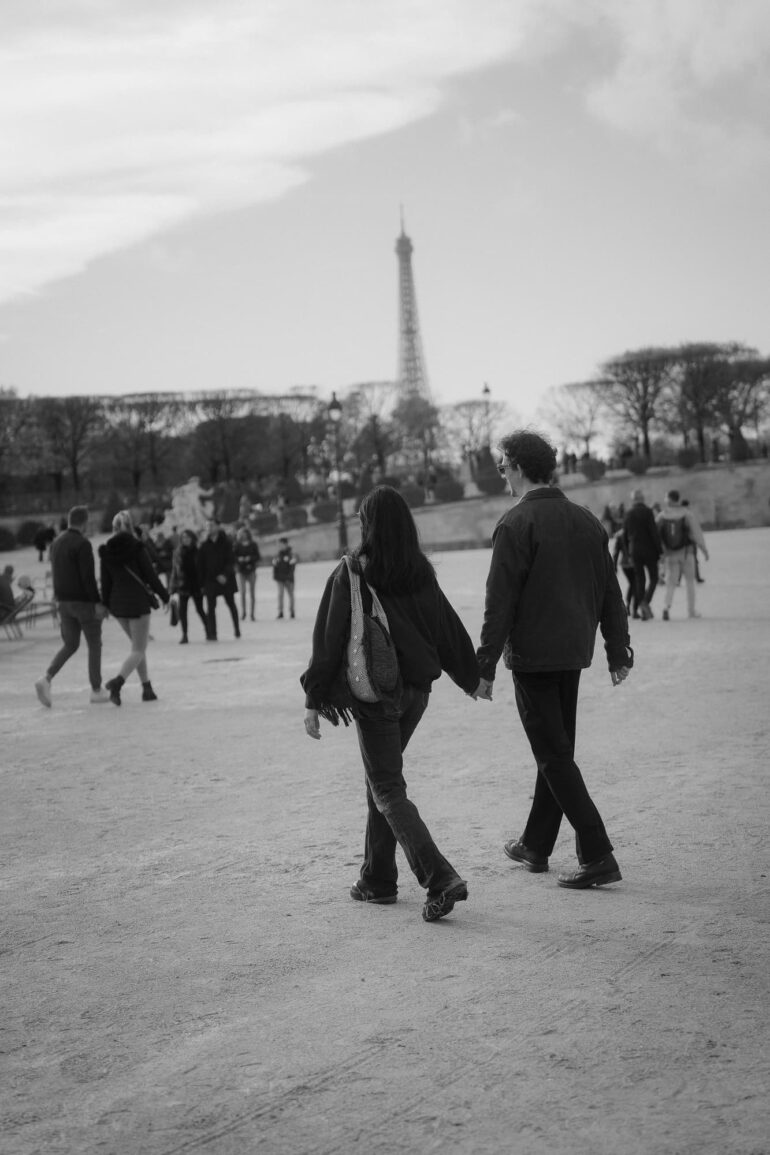 Paris, A Couple in Motion - Giuseppe Suma