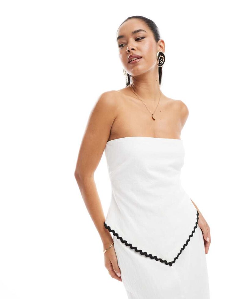4th & Reckless linen look bandeau envelope hem contrast scallop trim top co-ord in mono-White