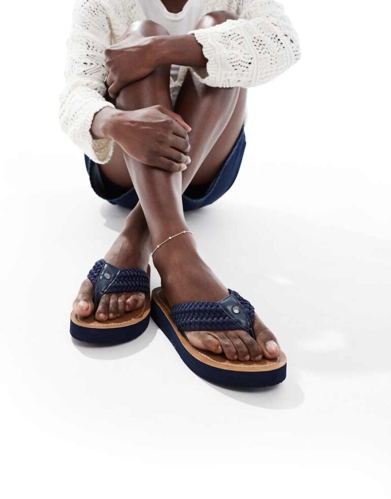 Barbour Barbour kelburn flip flops in navy