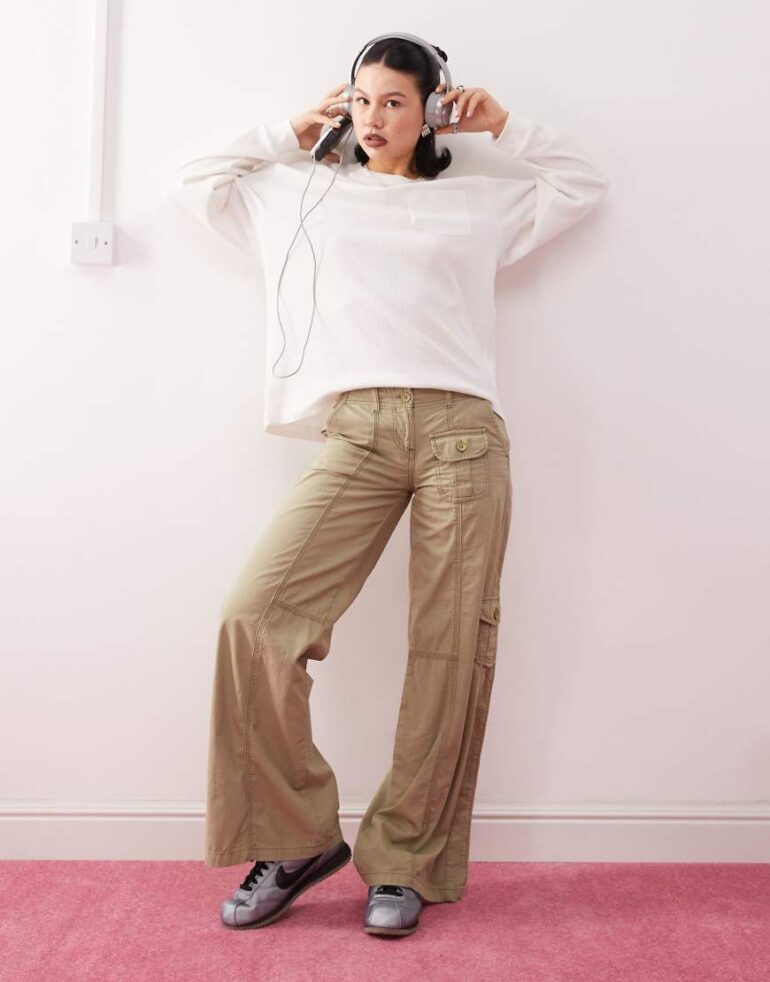 COLLUSION low rise cargo trouser in herringbone-Neutral