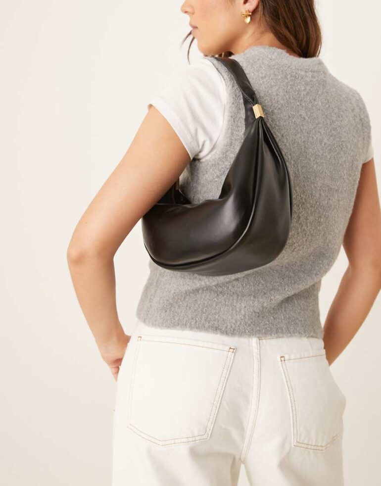 Calvin Klein Jeans scoop leather shoulder bag in black