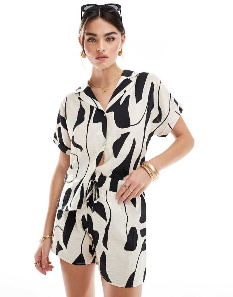 JDY pull on textured short co-ord in abstract mono print-Black