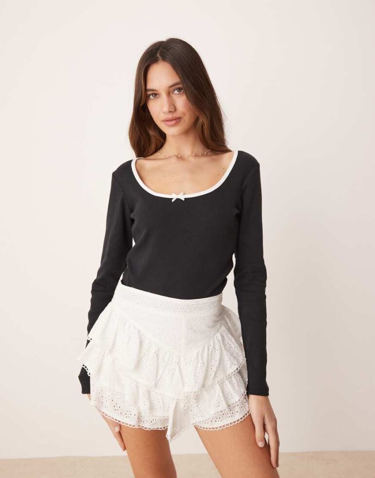 JDY ribbed long sleeve top with contract trim in black-White