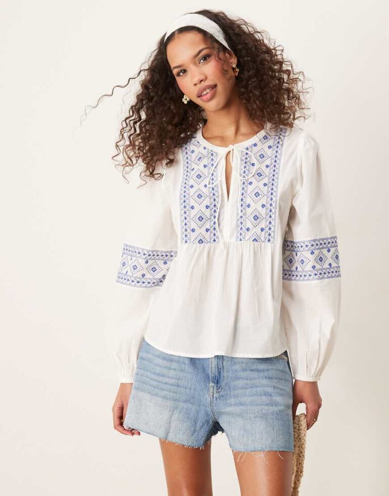 JDY tie front embroidery details top in white