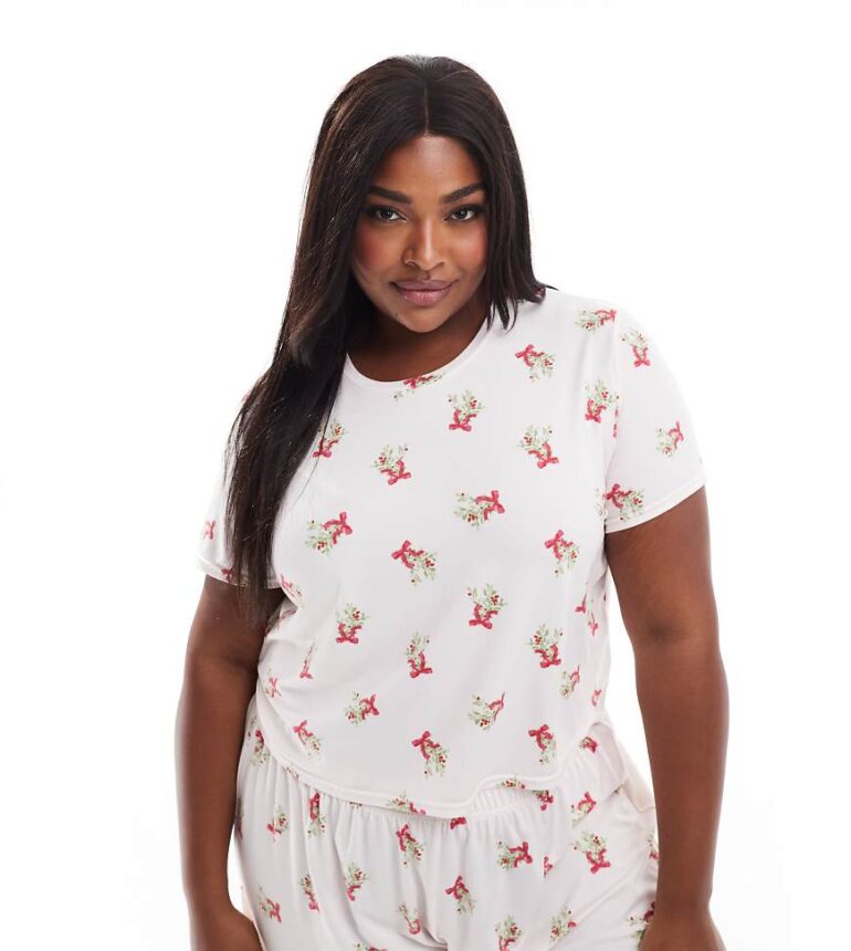 Loungeable Curve Christmas mistletoe print jersey pyjama t shirt and short set in light pink