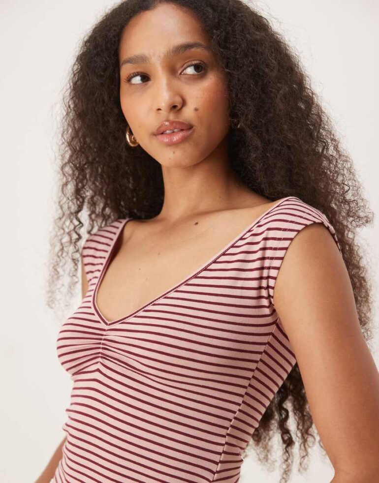 Motel danisha v-neck stripe top in pink