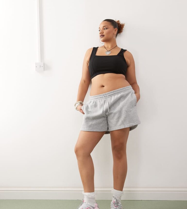 Noisy May Curve elasticated waist shorts in light grey