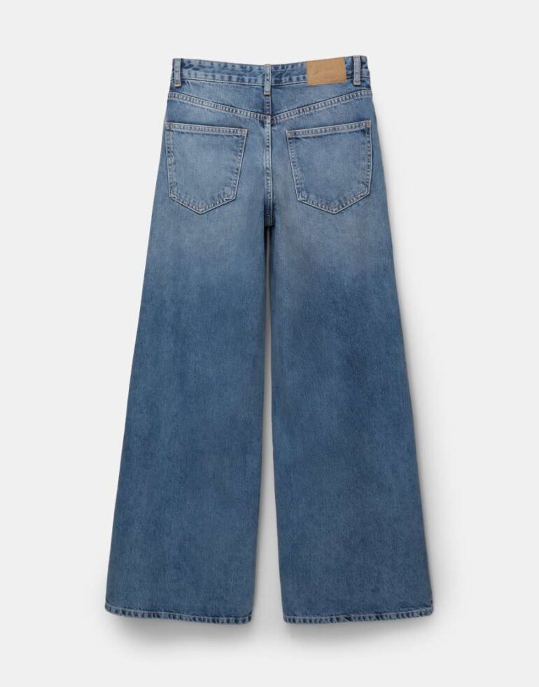 Pull & Bear low waist wide leg jeans in mid blue