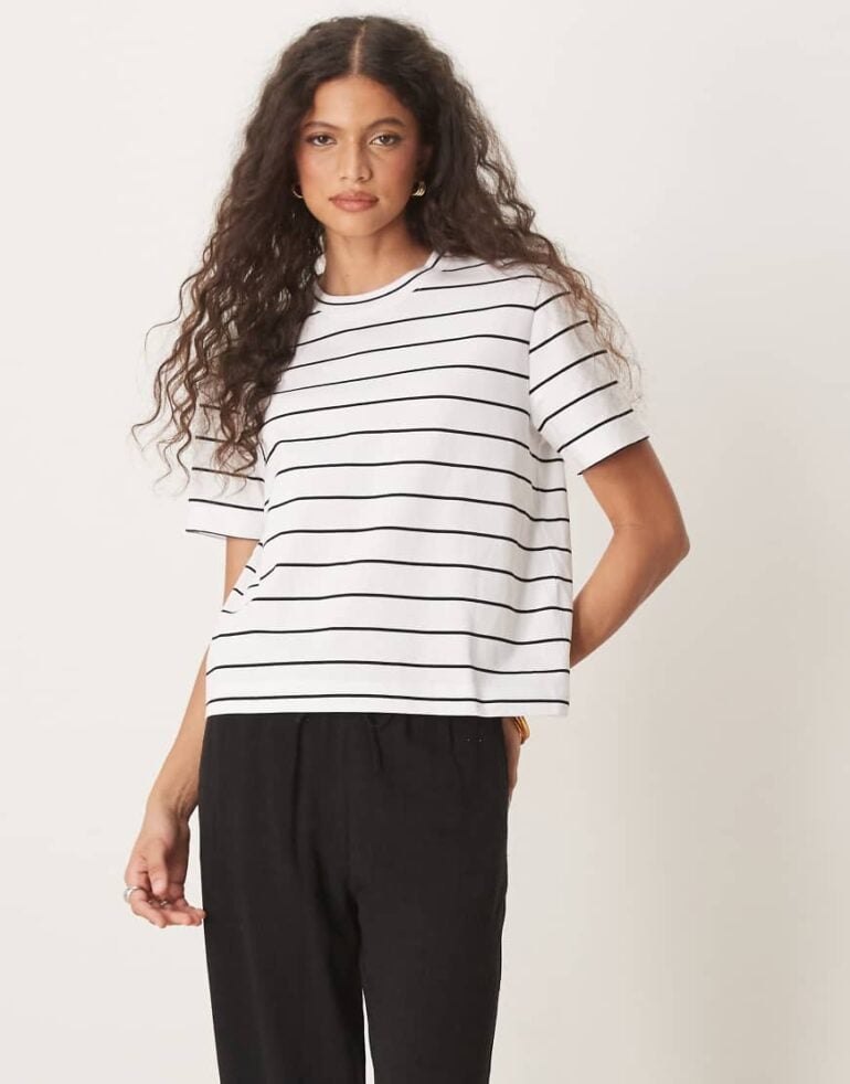 Selected Femme t-shirt in white black thin stripe-Navy