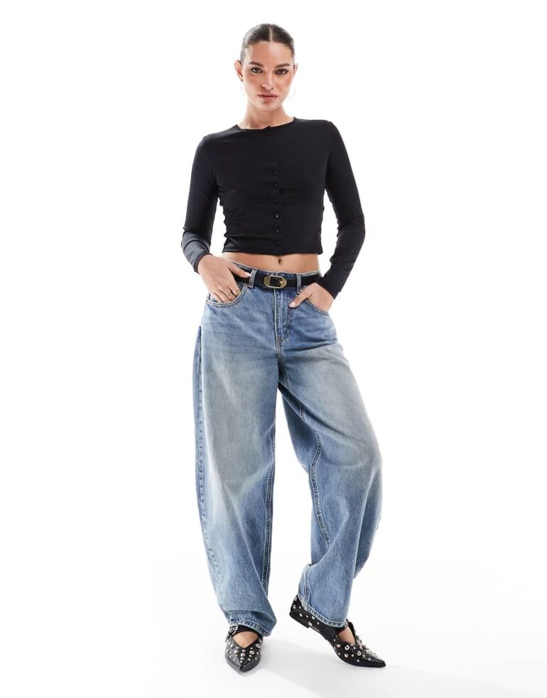 Stradivarius cropped fitted cardigan in black