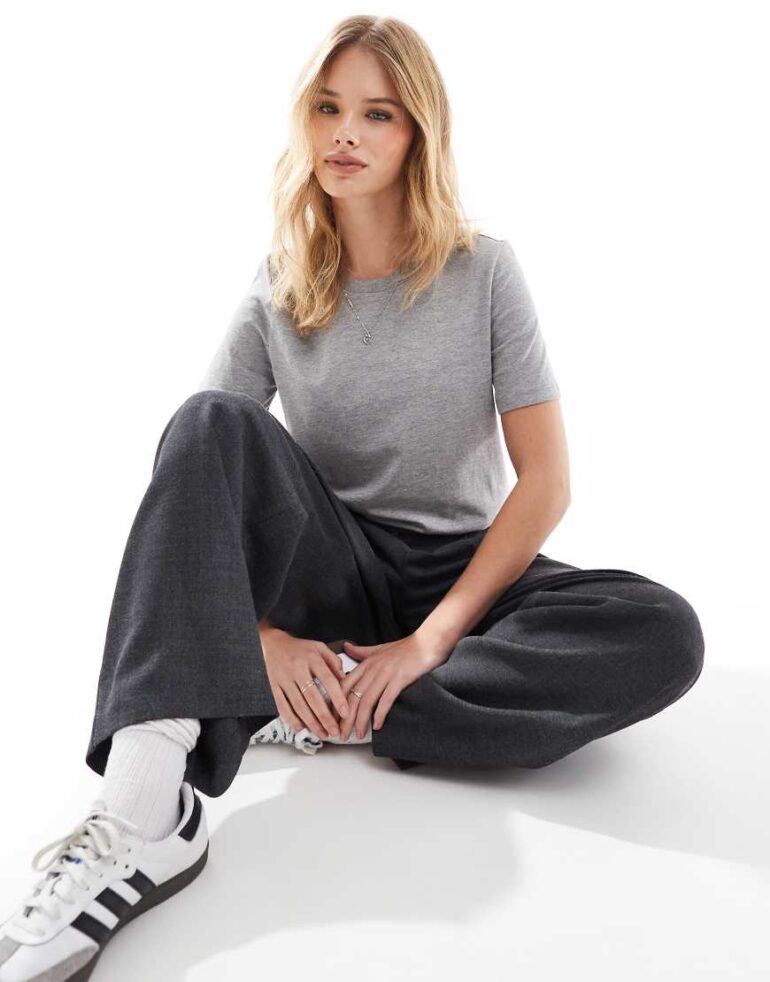 Vero Moda t-shirt in light grey melange
