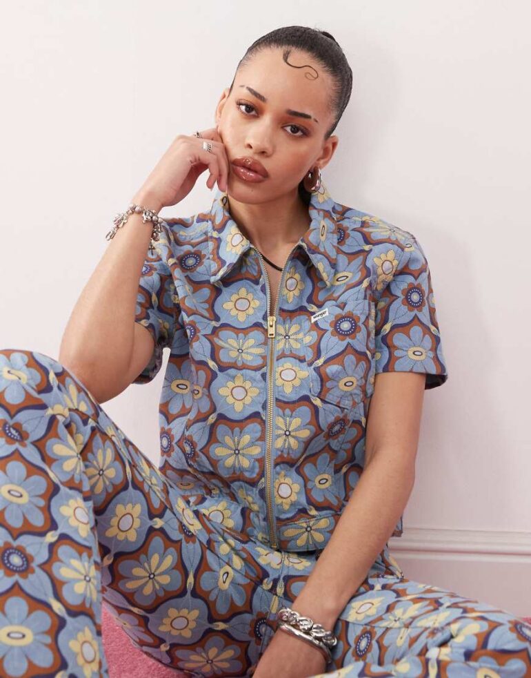 Wrangler zip front top in blue 70s print-Multi