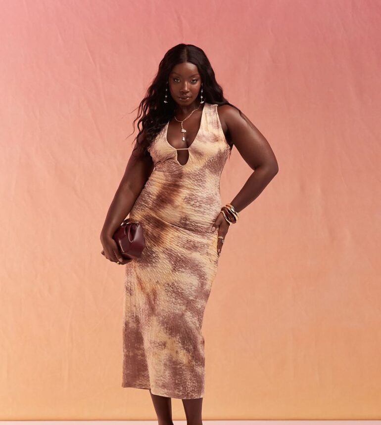 ASOS DESIGN Curve v-neck textured maxi dress in neutral ombre print-Multi