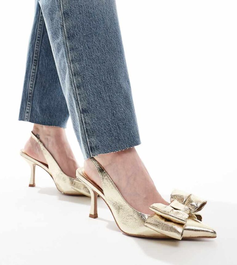 ASOS DESIGN Wide Fit Sapphire bow detail mid heeled shoes in gold