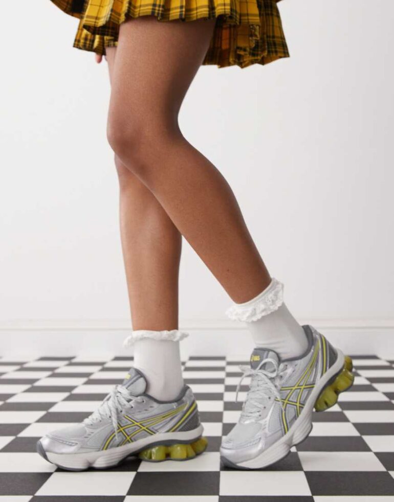 Asics Gel-Kinetic fluent trainers in glacier grey and steel grey