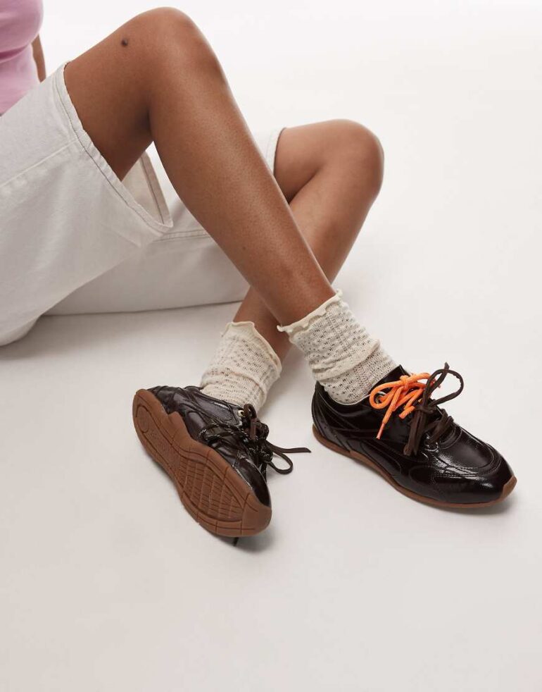 Bronx Myr-aa lace up trainers in patent chocolate-Brown