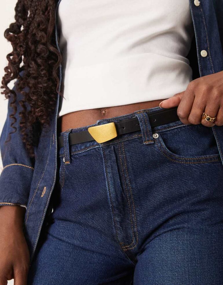 Gina Tricot clean belt with gold matt metal buckle in black
