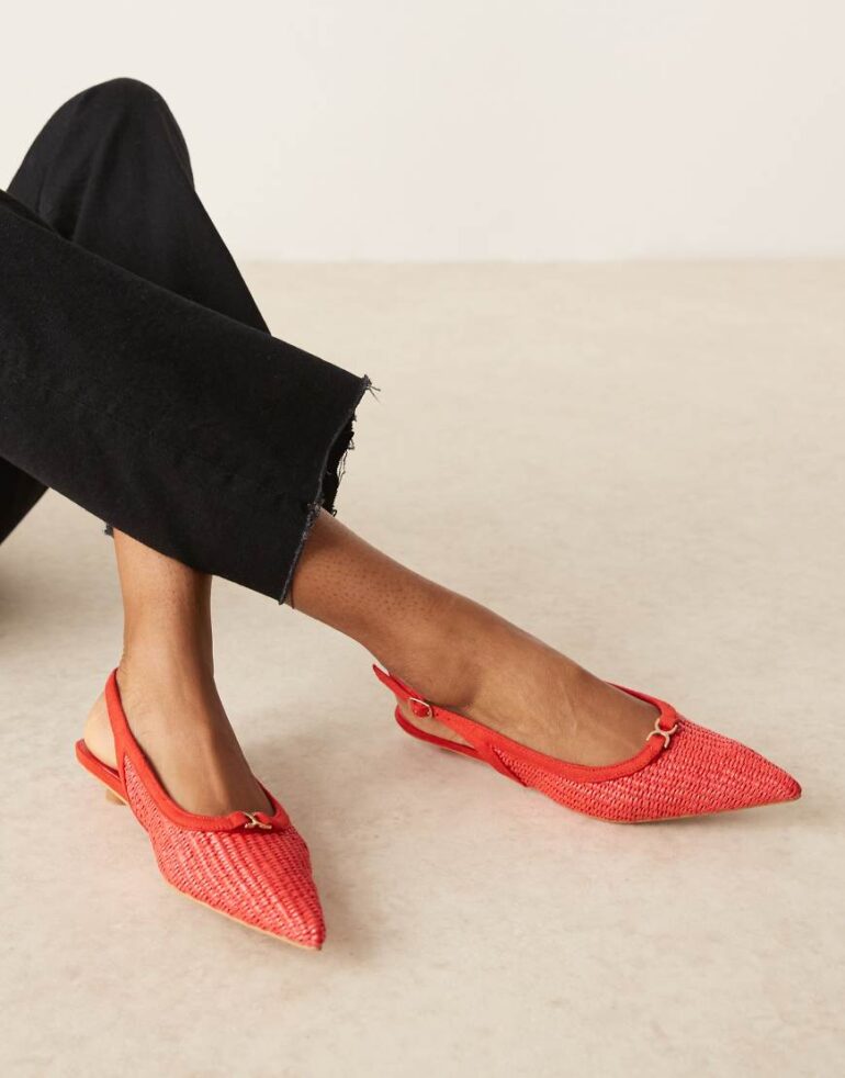 Glamorous slingback low heeled shoes in red raffia