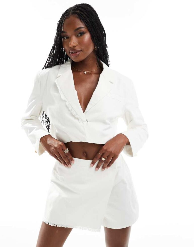Kaiia exclusive linen look frayed trim cropped blazer co-ord in white