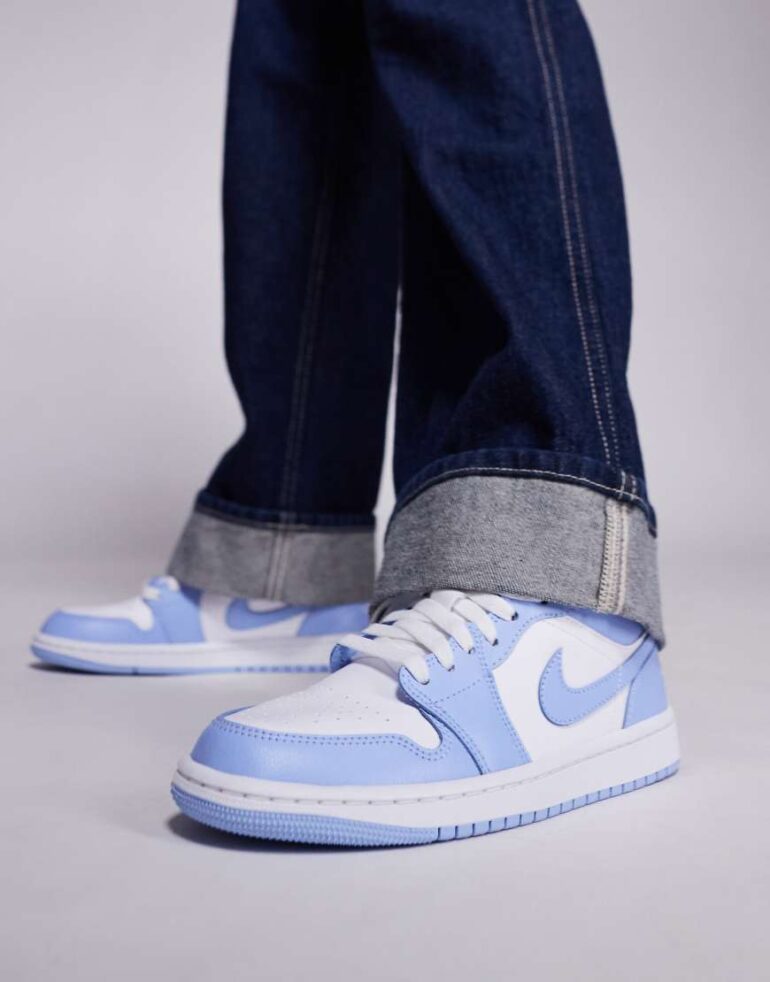 Nike Air Jordan 1 Low trainers in blue and white