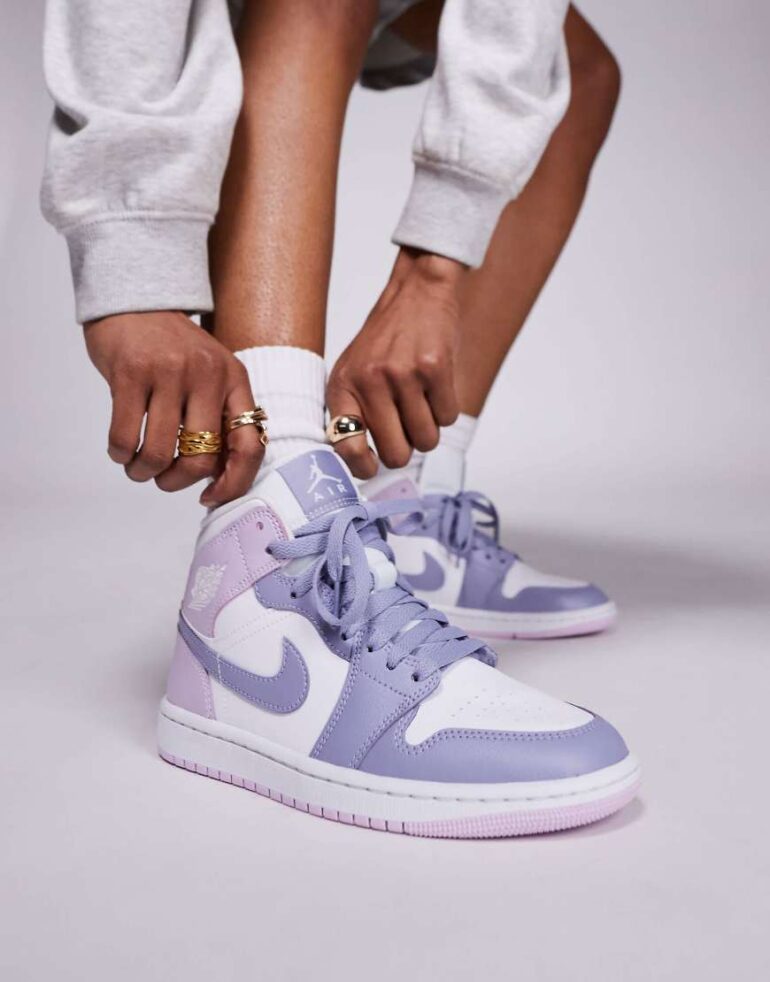 Nike Air Jordan 1 Mid trainers in white and purple