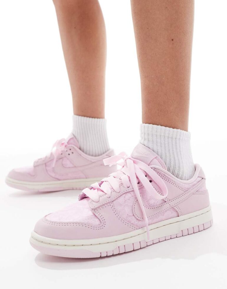 Nike Dunk Low Retro SE trainers in pink