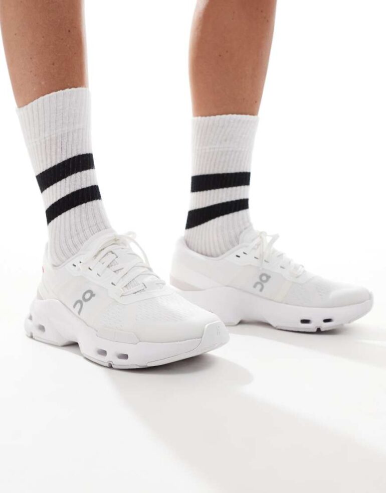 ON Cloudpulse training training trainers in white