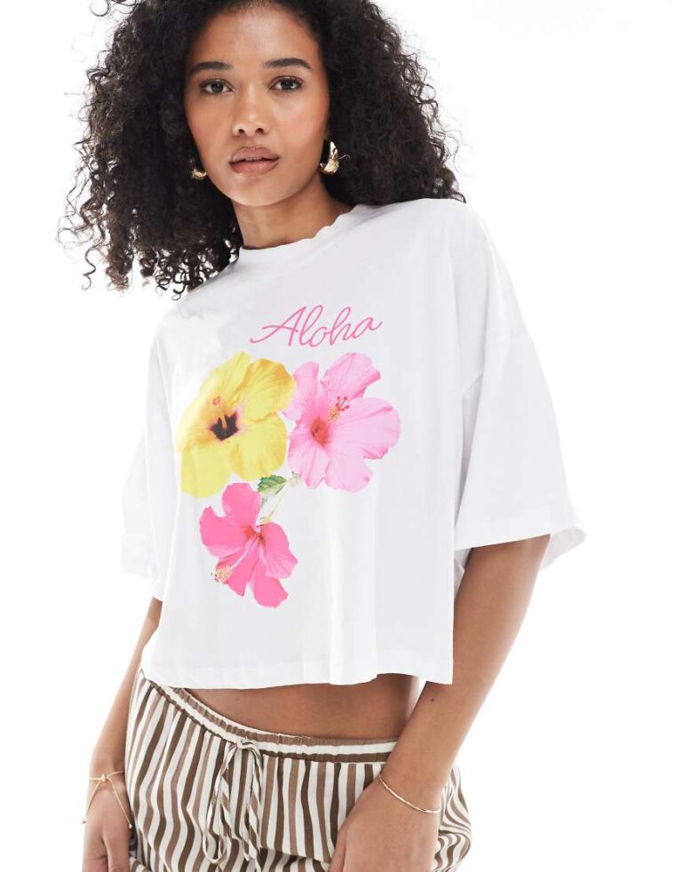 ONLY hibiscus graphic crop t-shirt in white