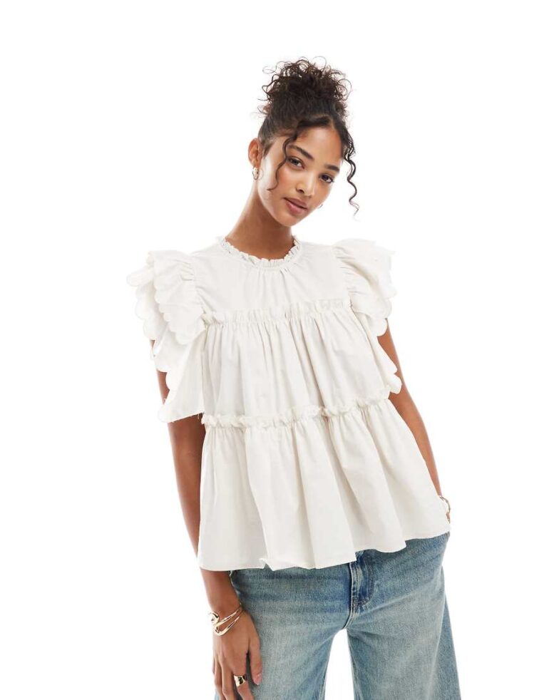 Object statement trapeze top in off white