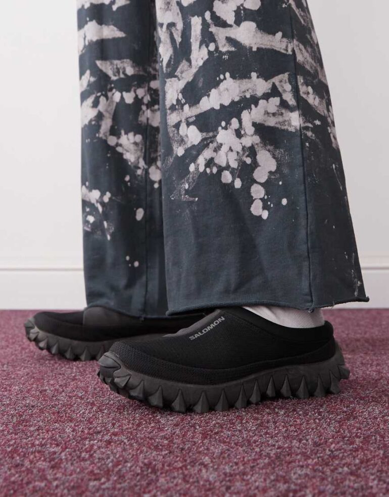 Salomon Snowclog trainers in black