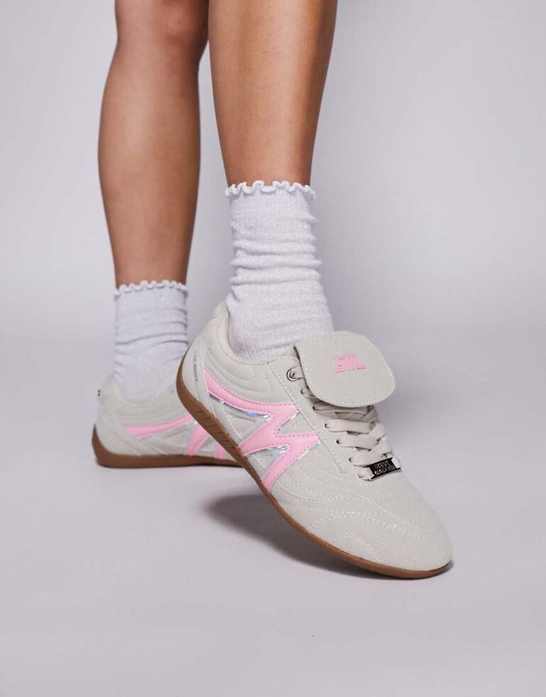 Steve Madden Freekick trainers with fold over detail in bone-Multi