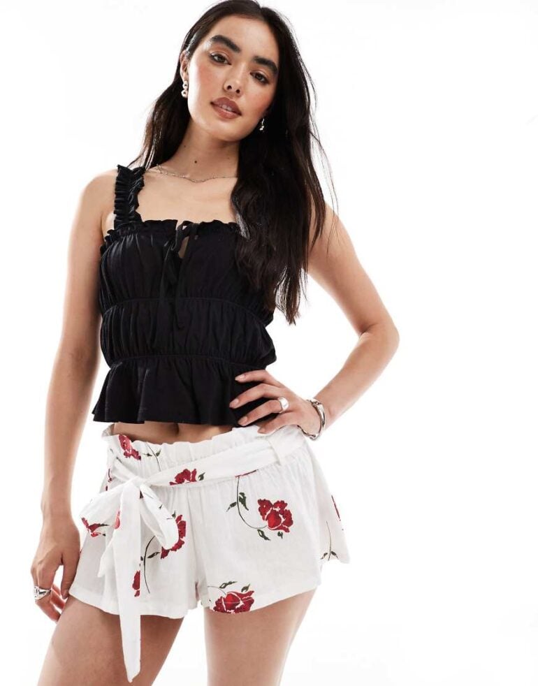 Wednesday's Girl shorts in floral print-Black