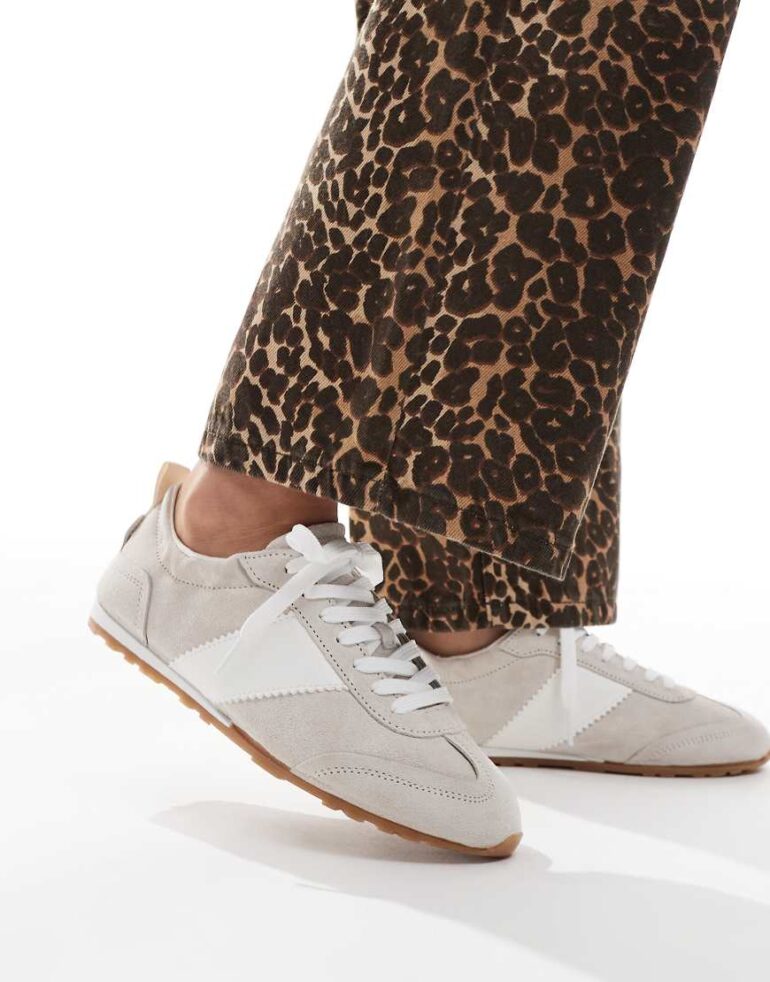 schuh Meredith trainers in beige suede-Neutral