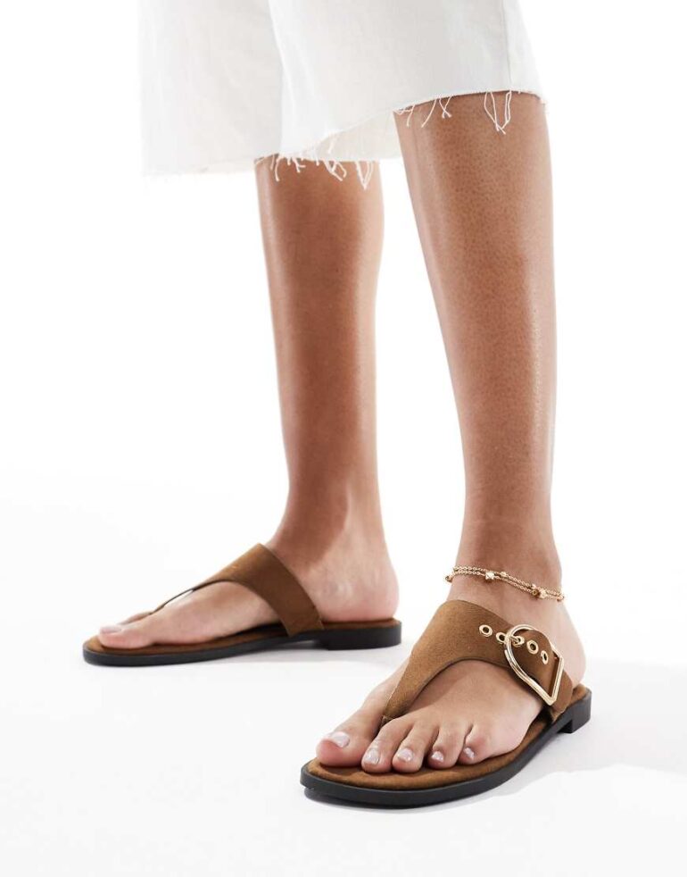 schuh Teena toe post sandals in brown